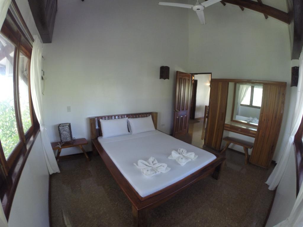 Ocean 101 Beach Resort General Luna  Habitación foto